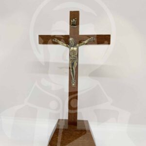 Crucifixo de Madeira com base