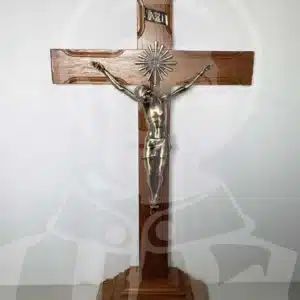 Crucifixo de Madeira com Base