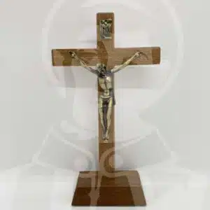 Cruz em Madeira com Base