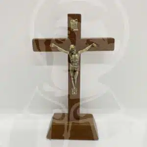 Cruz em Madeira com Base