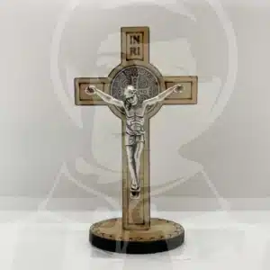 Cruz de São Bento em Madeira com Base