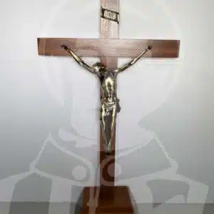 Crucifixo em Madeira com Base