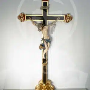 Cristo em Madeira Estilo Barroco com Base