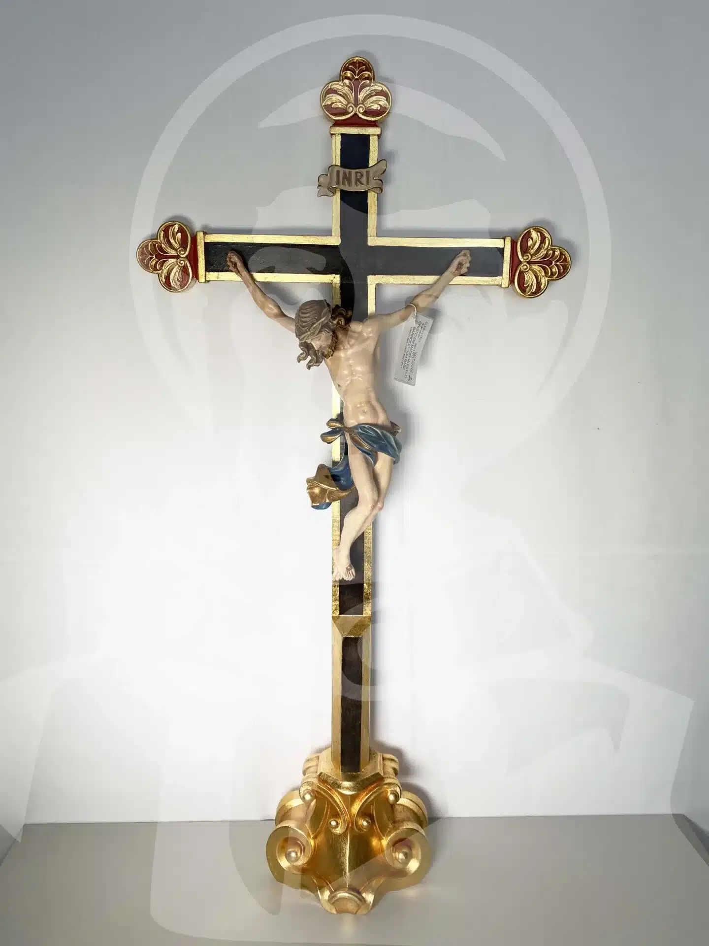 Cristo em Madeira Estilo Barroco com Base