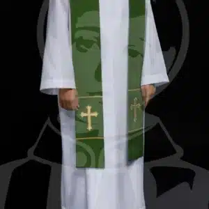 Estola Verde com Bordado de Cruz